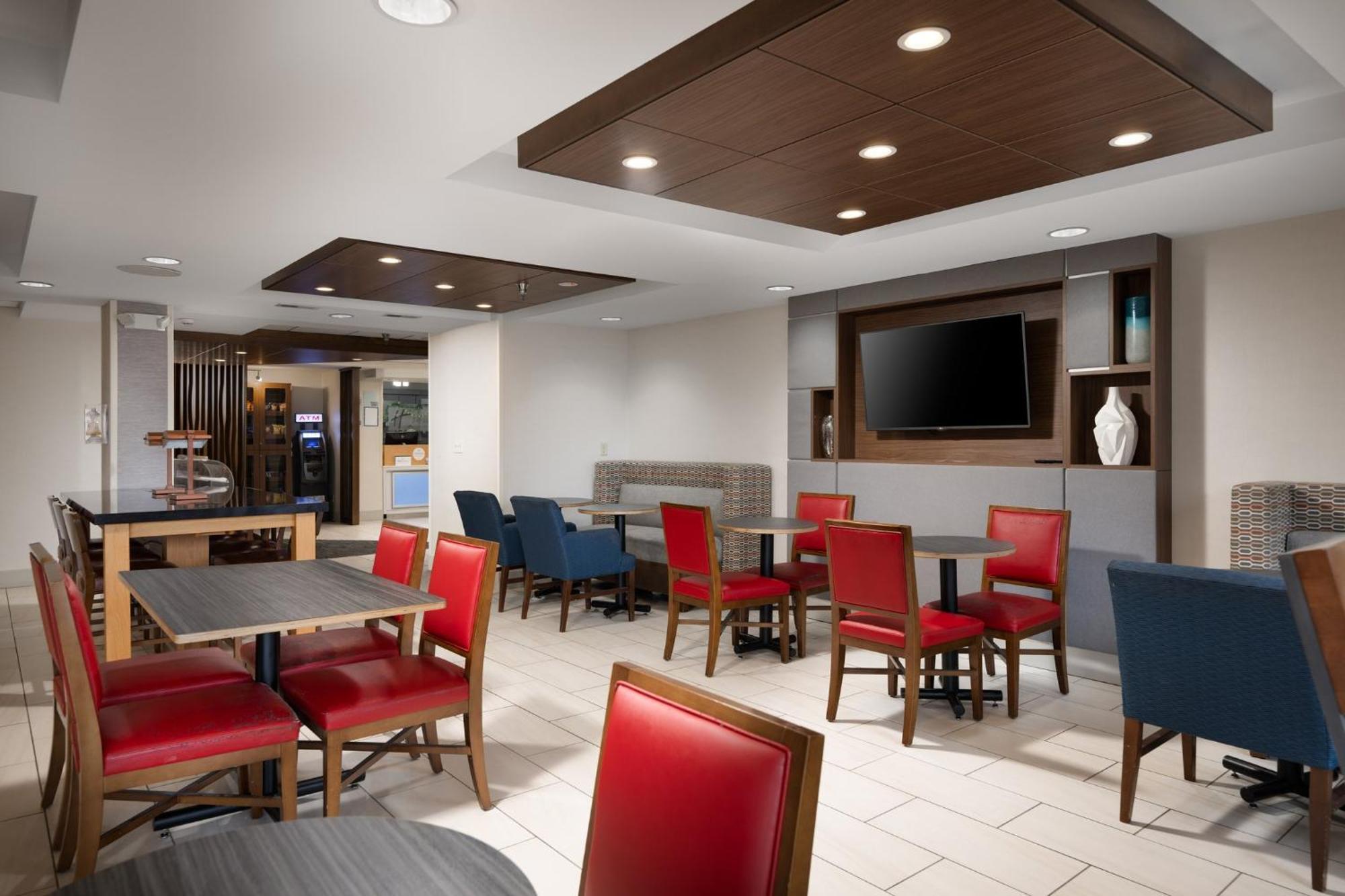 Holiday Inn Express & Suites Chattanooga-Hixson By Ihg Exterior foto